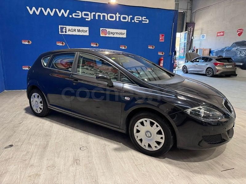Usado Seat Leon Reference 102 CV (75 kW) 2006 Negro Utilitario