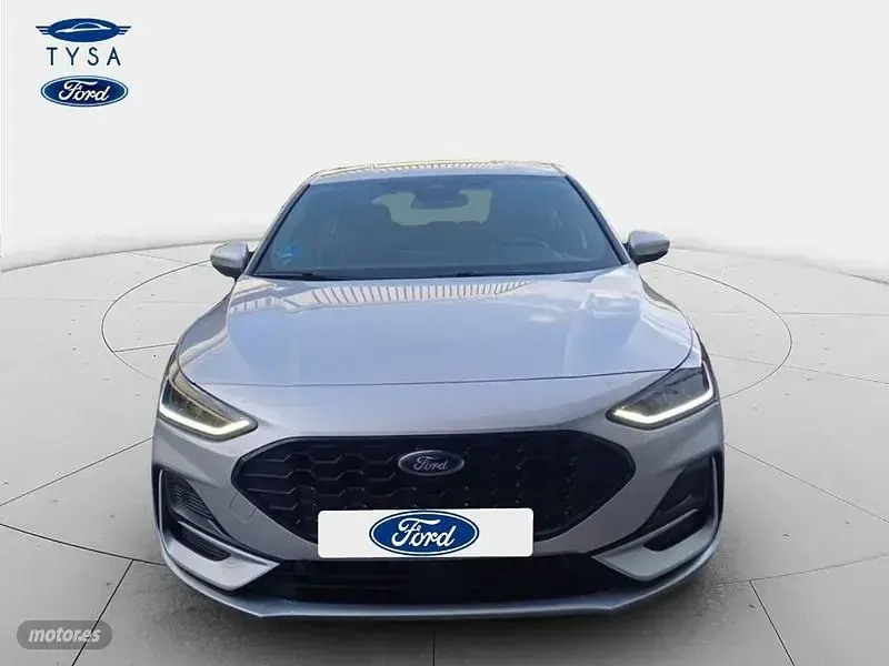 Usado Ford Focus 100 CV (73 kW) 2024 Plateado Berlina