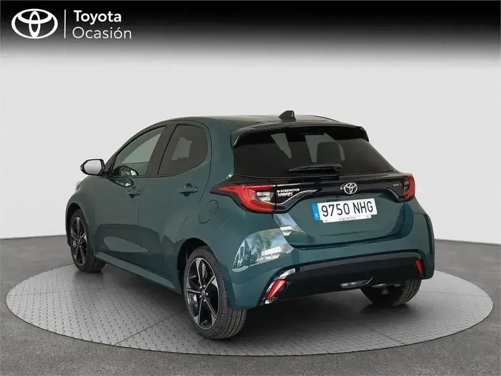 Używany Toyota Yaris Hybrid Style 116 KM (85 kW) 2025 Zielony Minivan