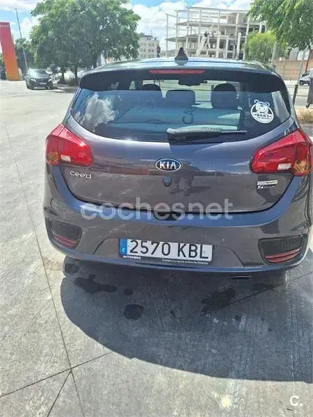 Usado Kia Ceed 120 CV (88 kW) 2017 Gris / plata Utilitario