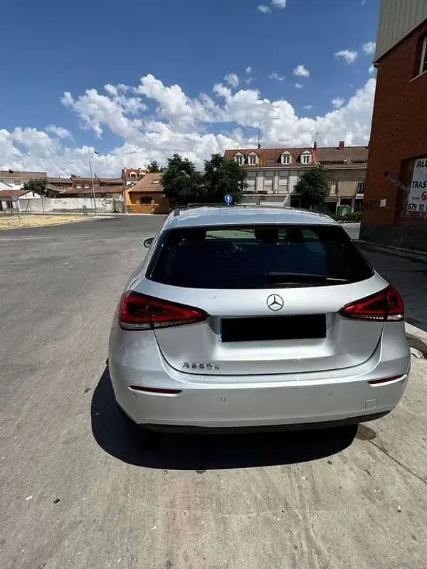 Usado Mercedes A250 218 CV (160 kW) 2021 Gris Utilitario