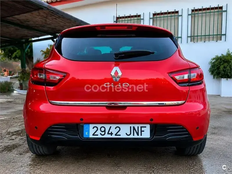Usado Renault Clio IV Dynamique 90 CV (66 kW) 2016 Rojo Berlina