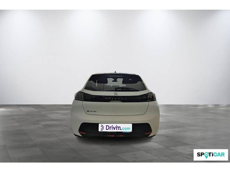 Usado Peugeot e-208 Allure 100 kW (136 CV) 2023 Blanco Utilitario