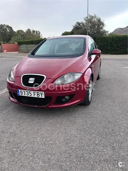 Usado Seat Altea 105 CV (77 kW) 2006 Rojo Monovolumen