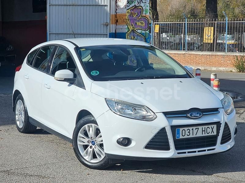 Blanco Usado 2012 Ford Focus Trend Berlina | 5995 € (Precio justo) - Imagen 1/4