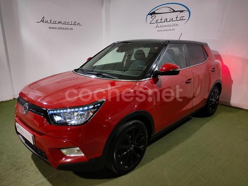 Rojo Usado 2017 Ssangyong Tivoli Limited SUV | 13.750 € (Precio justo) - Imagen 1/4