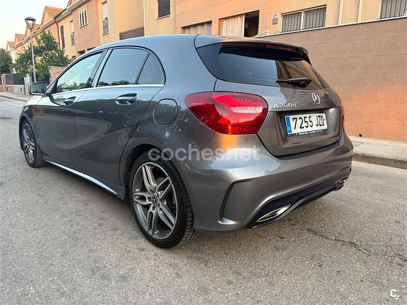 Gris / plata Usado 2017 Mercedes A200 AMG line Berlina | 15.490 € (Buen precio) - Imagen 1/4