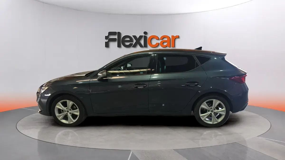Usado Seat Leon FR 116 CV (85 kW) 2025 Gris Familiar