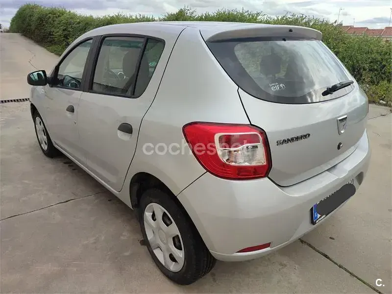 Usado Dacia Sandero Ambiance 75 CV (55 kW) 2016 Gris / plata Berlina