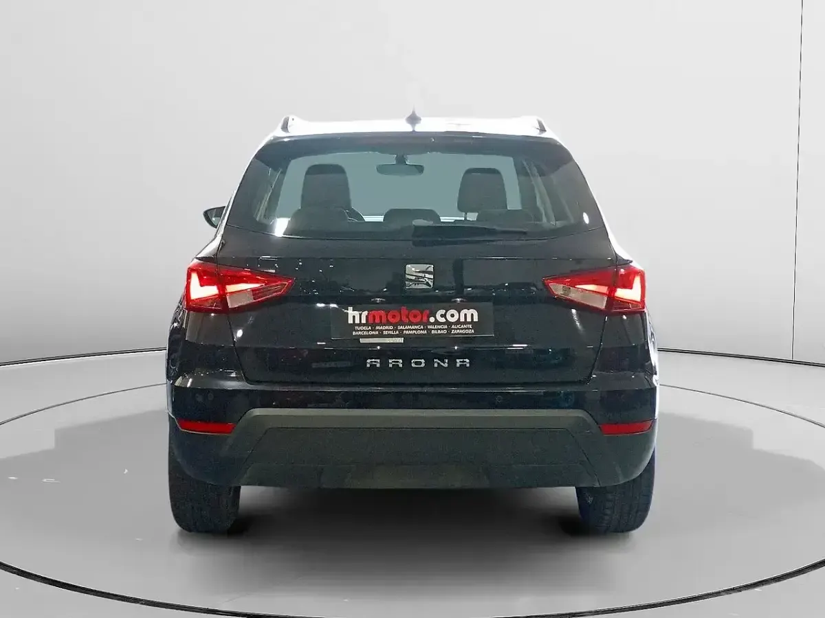 Usado Seat Arona Style 110 CV (80 kW) 2021 Negro SUV