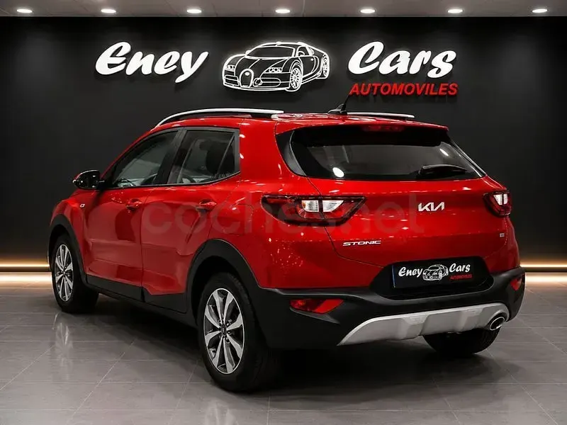 Usado Kia Stonic 100 CV (73 kW) 2023 Rojo SUV