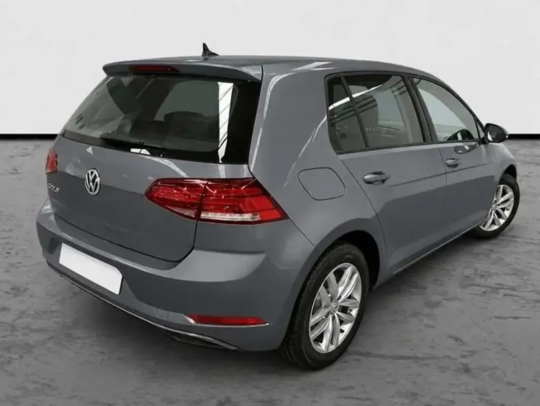 Usado VW Golf VIII 110 CV (80 kW) 2023 Gris Berlina
