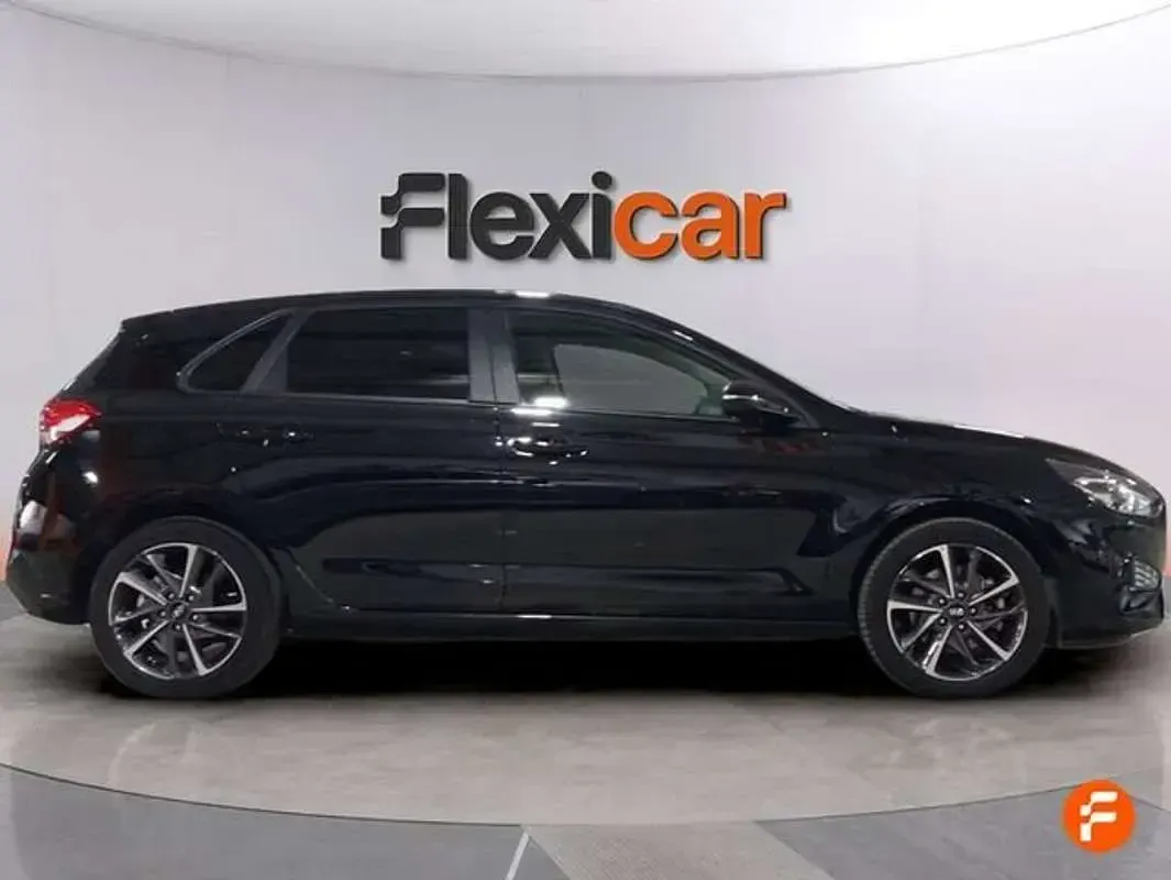Usado Hyundai i30 110 CV (80 kW) 2024 Negro Utilitario