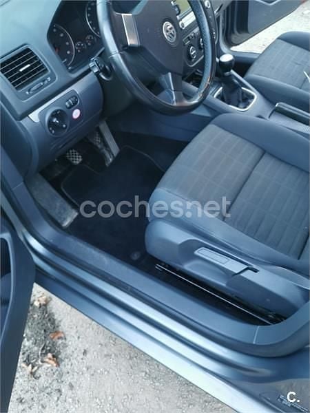 Usado VW Golf V Highline 140 CV (102 kW) 2007 Gris / plata Berlina
