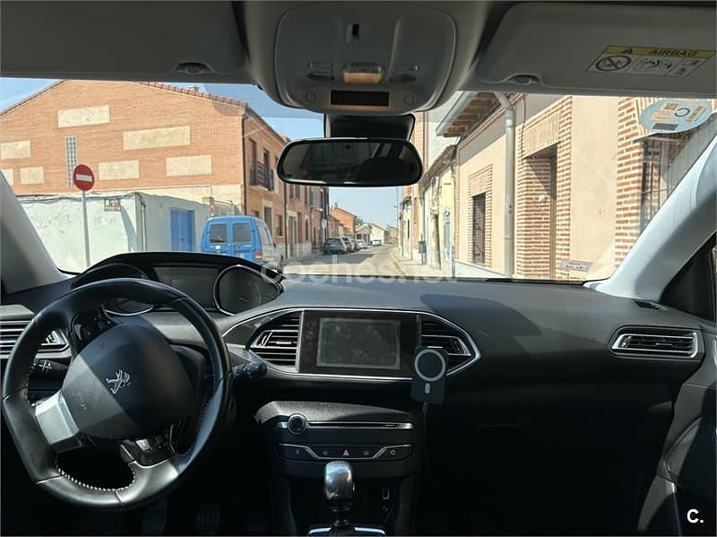 Usado Peugeot 308 Active 130 CV (95 kW) 2016 Gris / plata Berlina