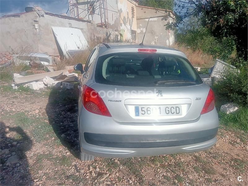 Usado Peugeot 207 70 CV (51 kW) 2008 Gris / plata Berlina