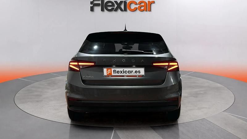 Usado Skoda Fabia Selection 95 CV (69 kW) 2024 Gris Utilitario