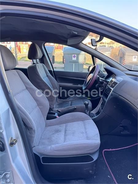 Usado Peugeot 307 90 CV (66 kW) 2003 Gris / plata Berlina