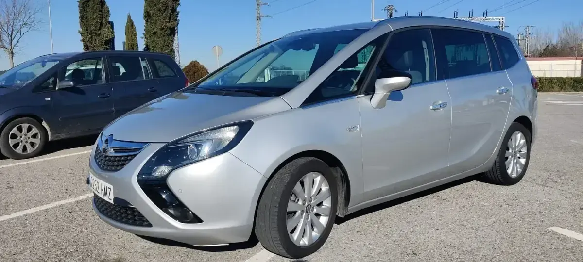 Usado Opel Zafira Tourer Selective 131 CV (96 kW) 2012 Gris Monovolumen