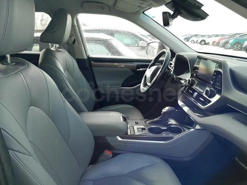 Usado Toyota Highlander Advance 246 CV (180 kW) 2022 Gris / plata SUV