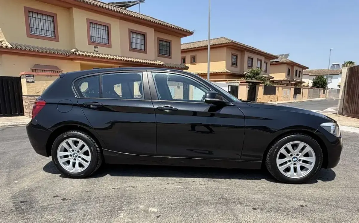 Usado BMW 116 116 CV (85 kW) 2013 Negro Utilitario