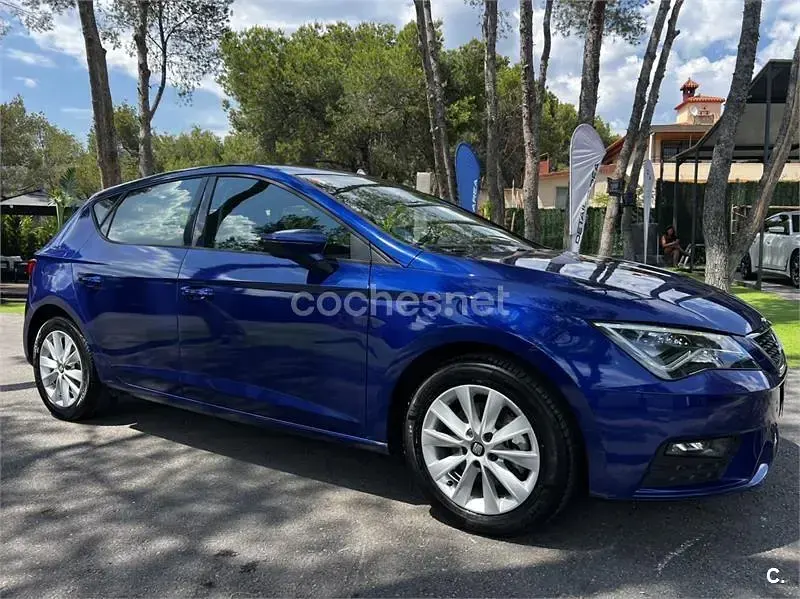 Usado Seat Leon Style 110 CV (80 kW) 2017 Azul Berlina