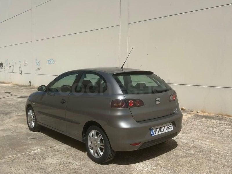 Usado Seat Ibiza 85 CV (62 kW) 2008 Gris / plata Berlina