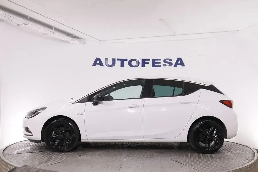 Usado Opel Astra Edition+ 136 CV (100 kW) 2018 Blanco Berlina