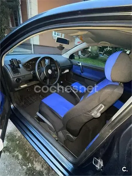 Usado VW Polo Trendline 65 CV (47 kW) 2002 Gris / plata Berlina