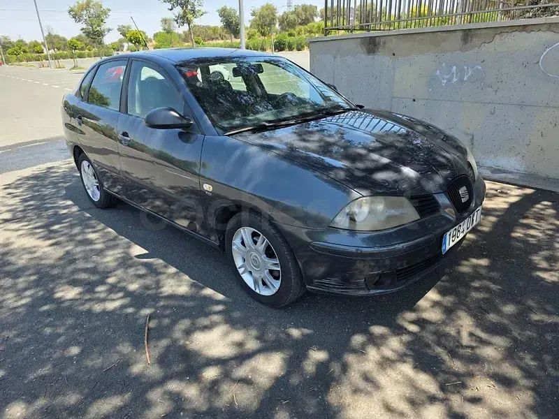 Usado Seat Cordoba 100 CV (73 kW) 2007 Gris / plata Berlina