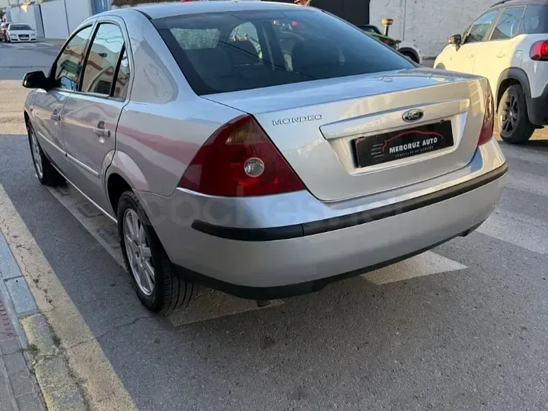 Usado Ford Mondeo Ambiente 110 CV (80 kW) 2002 Gris / plata Berlina