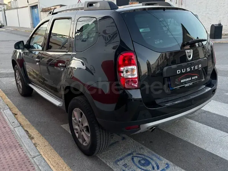 Usado Dacia Duster Lauréate 109 CV (80 kW) 2015 Negro SUV
