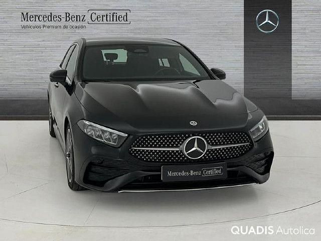 Usado Mercedes A180 AMG line 116 CV (85 kW) 2023 Negro noche