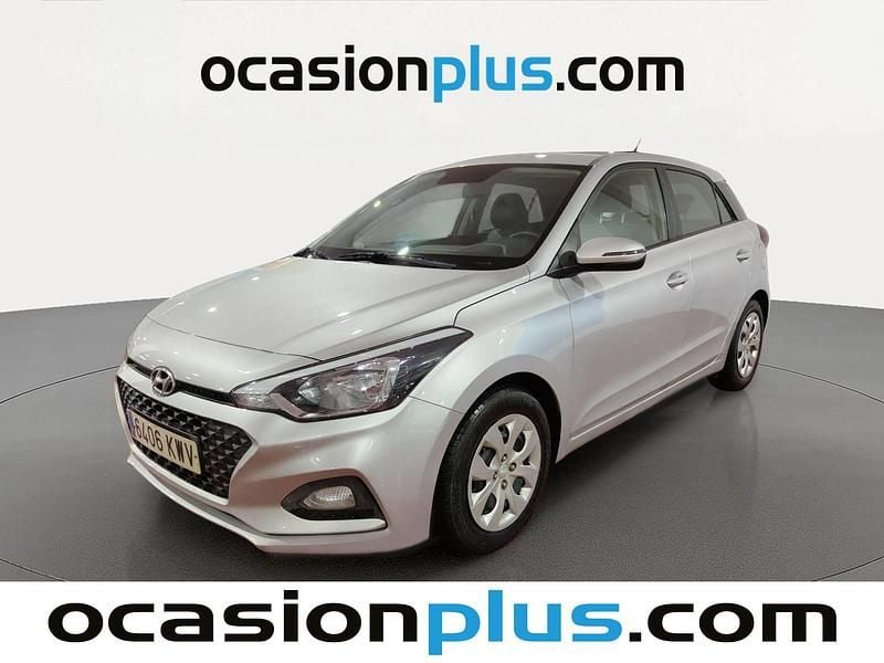 Usado Hyundai i20 75 CV (55 kW) 2019 Gris plata Utilitario