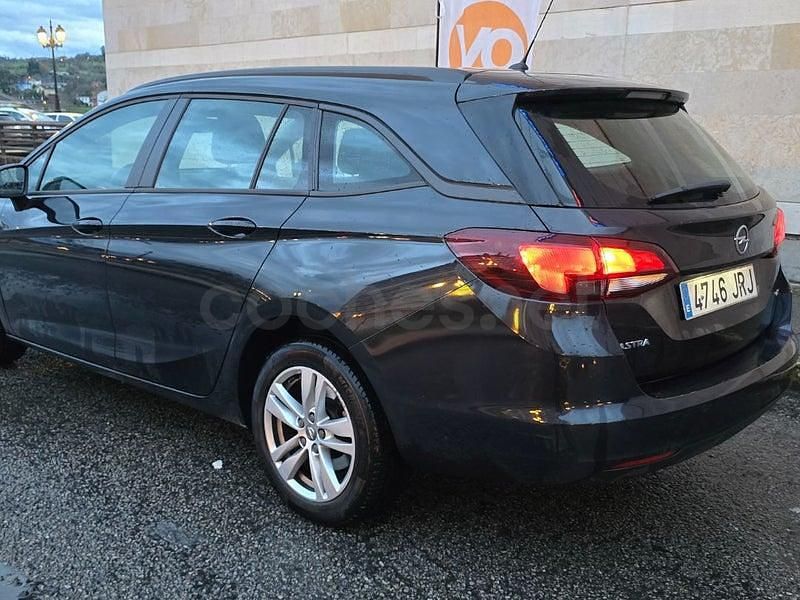 Usado Opel Astra Dynamic 136 CV (100 kW) 2016 Negro Familiar