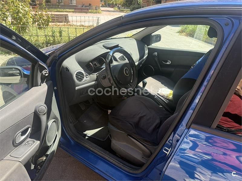 Azul Usado 2007 Renault Clio II Privilege Berlina | 2290 € (Precio justo) - Imagen 1/1
