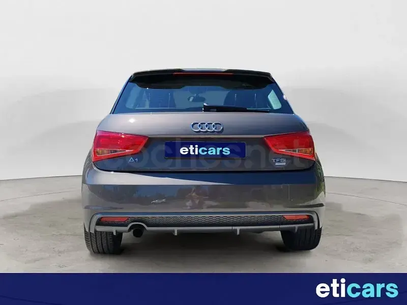 Usado Audi A1 Attraction 95 CV (69 kW) 2015 Marrón Utilitario