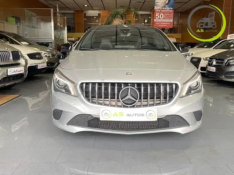 Usado Mercedes CLA200 136 CV (100 kW) 2015 Gris / plata Coupe