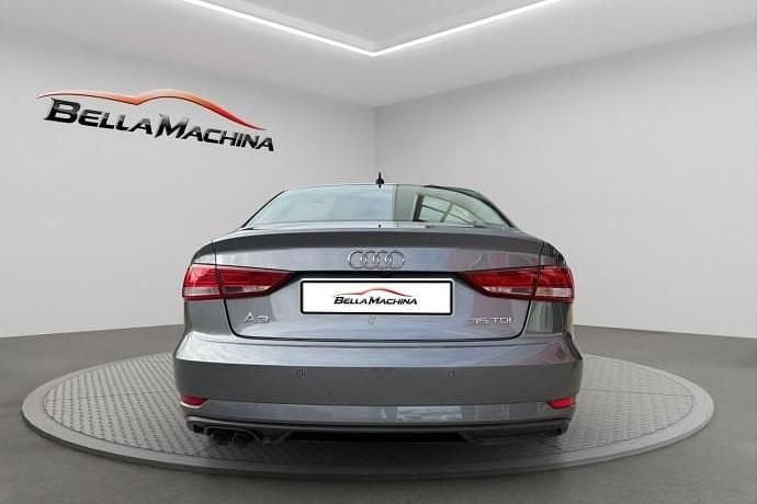 Usado Audi A3 151 CV (111 kW) 2020 Gris Berlina