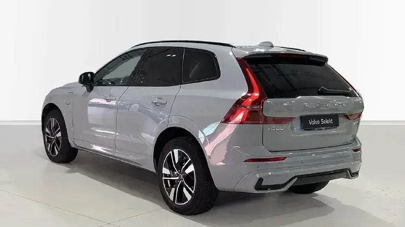 Usado Volvo XC60 Plus 350 CV (257 kW) 2025 Gris / plata SUV