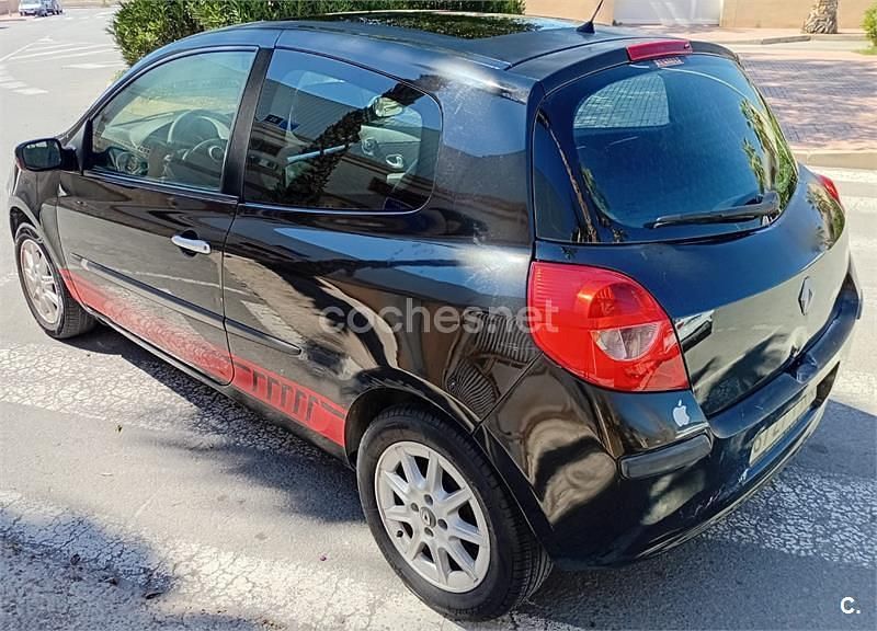 Usado Renault Clio II Dynamique 110 CV (80 kW) 2007 Negro Berlina
