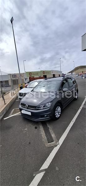 Usado VW Touran Edition 115 CV (84 kW) 2018 Gris / plata Monovolumen