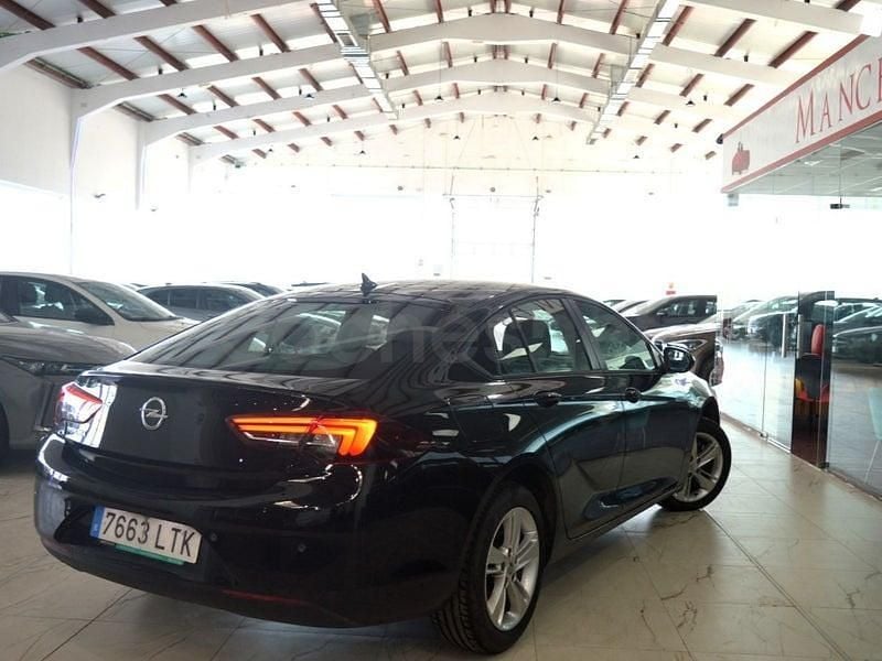 Usado Opel Insignia Business Edition 122 CV (89 kW) 2022 Azul Berlina