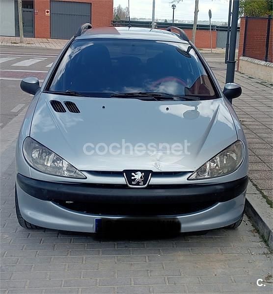 Usado Peugeot 206 90 CV (66 kW) 2004 Gris / plata Familiar