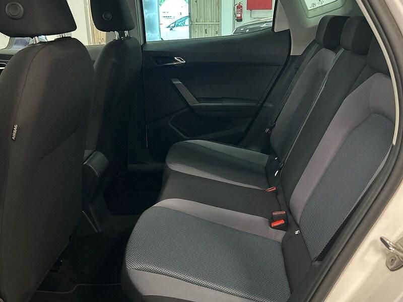 Usado Seat Arona Ecomotive 95 CV (69 kW) 2019 Blanco SUV
