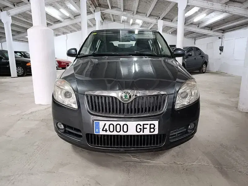 Usado Skoda Fabia 60 CV (44 kW) 2008 Gris / plata Berlina