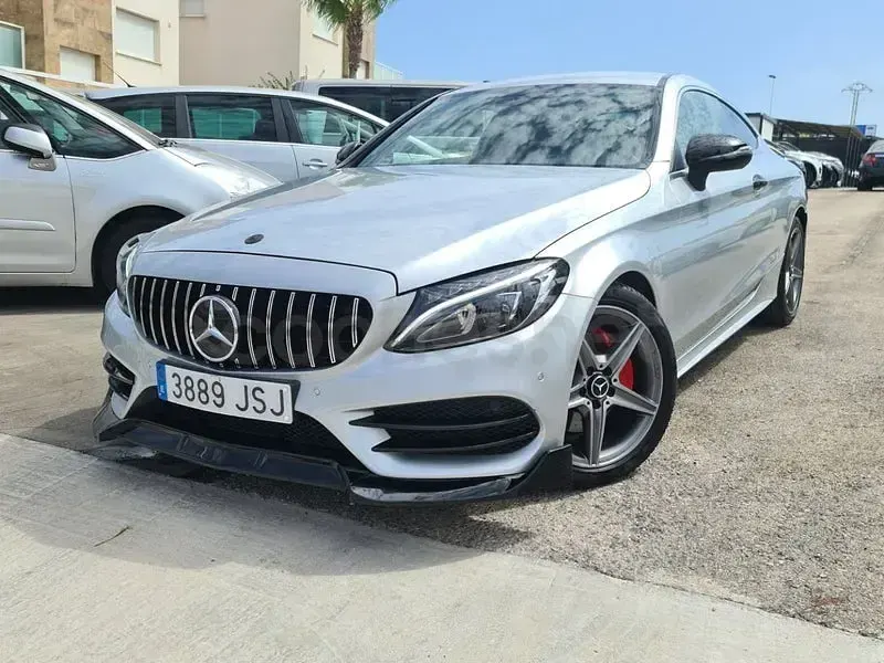 Usado Mercedes C220 AMG line 170 CV (125 kW) 2016 Gris / plata Coupe