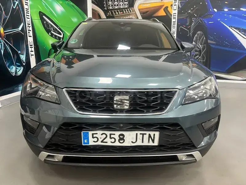 Usado Seat Ateca 4Drive 150 CV (110 kW) 2017 Gris / plata SUV