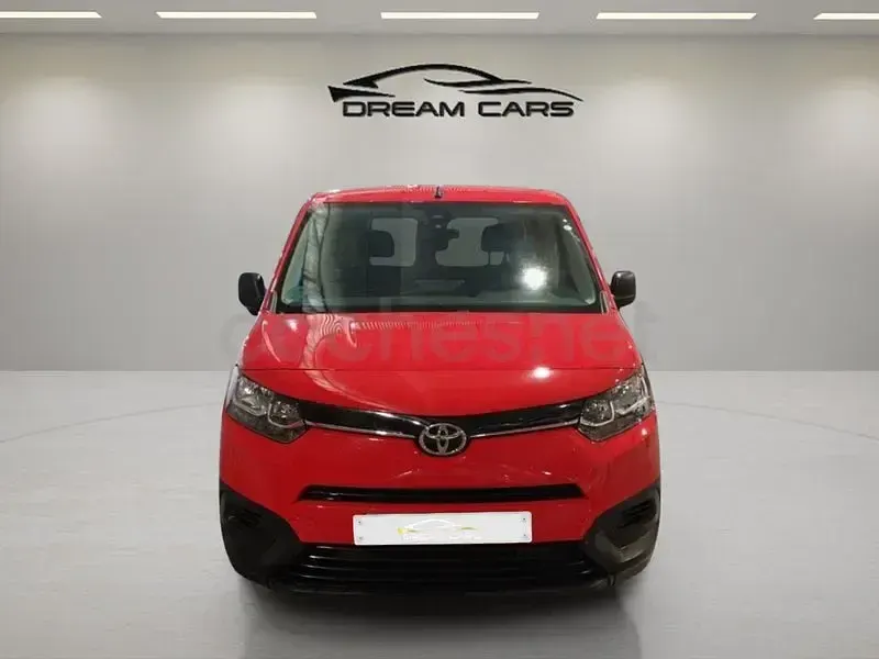 Usado Toyota Proace Verso Active 131 CV (96 kW) 2023 Rojo Familiar