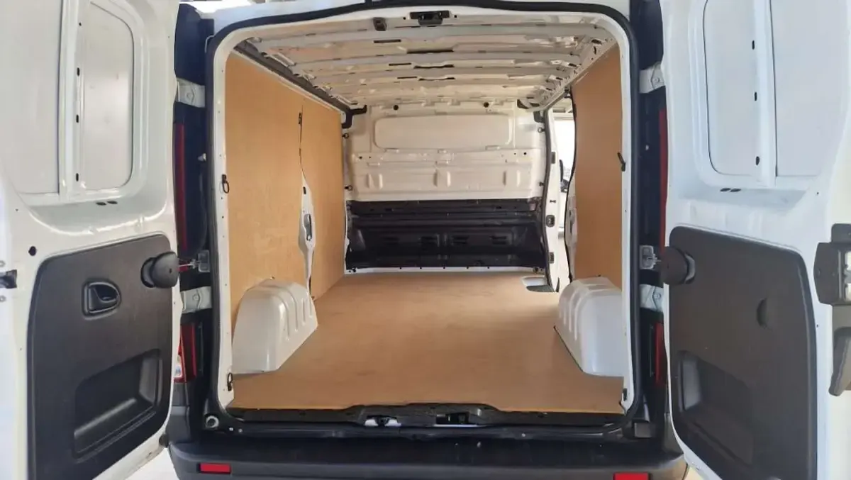 Usado Renault Trafic 120 CV (88 kW) 2019 Blanco Monovolumen